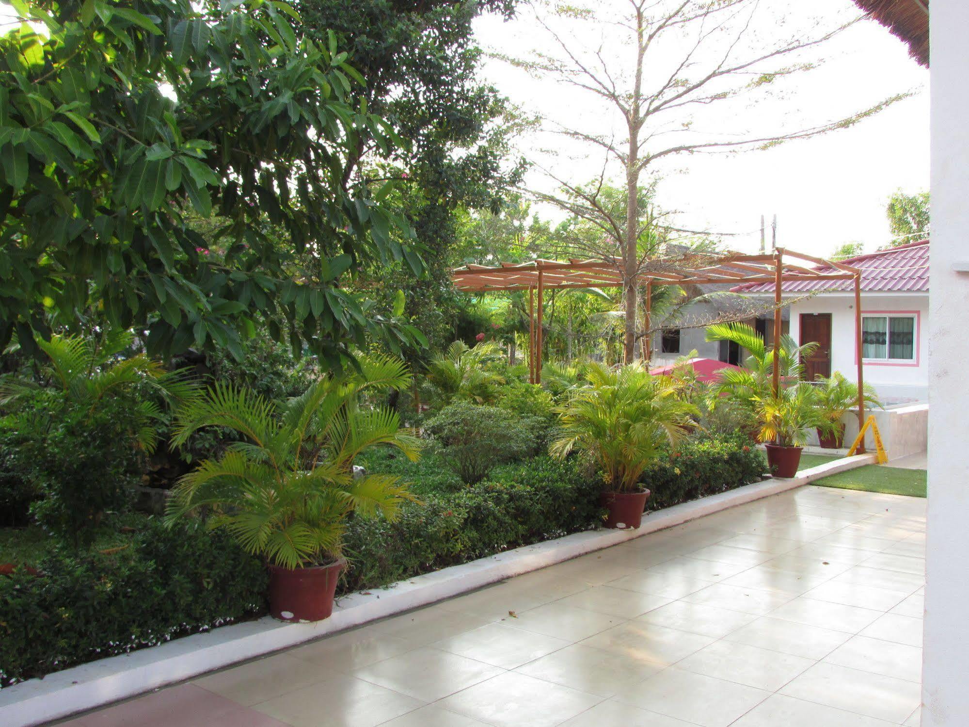 סיהאנוקוויל Manita Anna Guesthouse Jullyanna Before מראה חיצוני תמונה