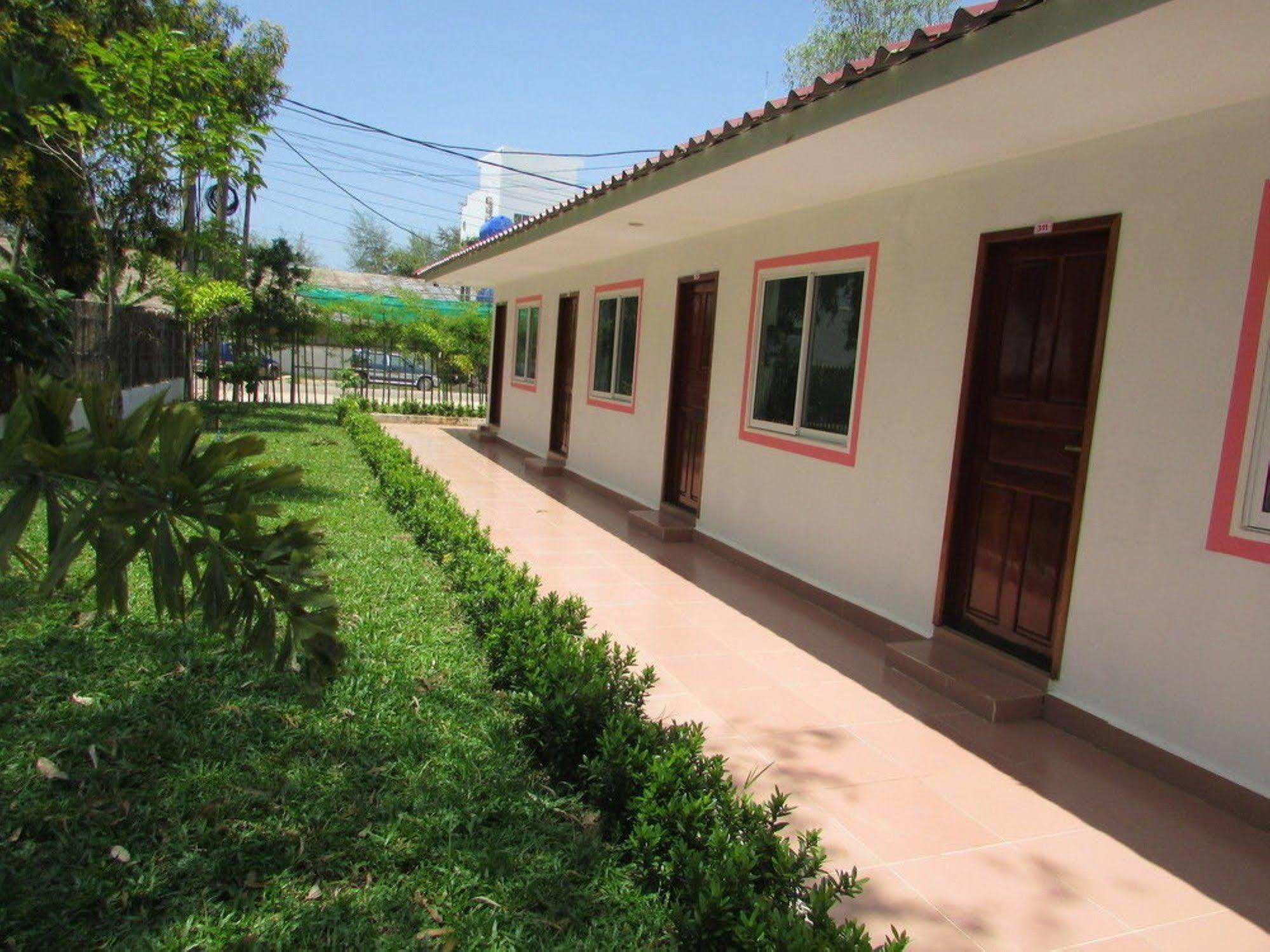 סיהאנוקוויל Manita Anna Guesthouse Jullyanna Before מראה חיצוני תמונה